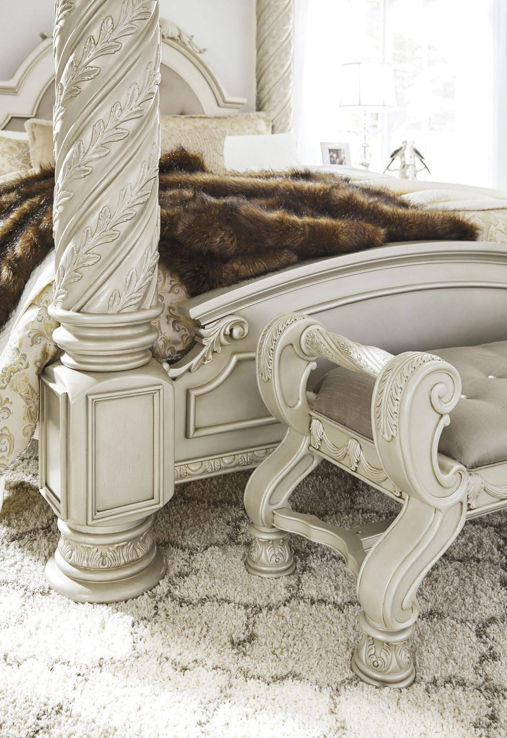 King Canopy Bed U5476