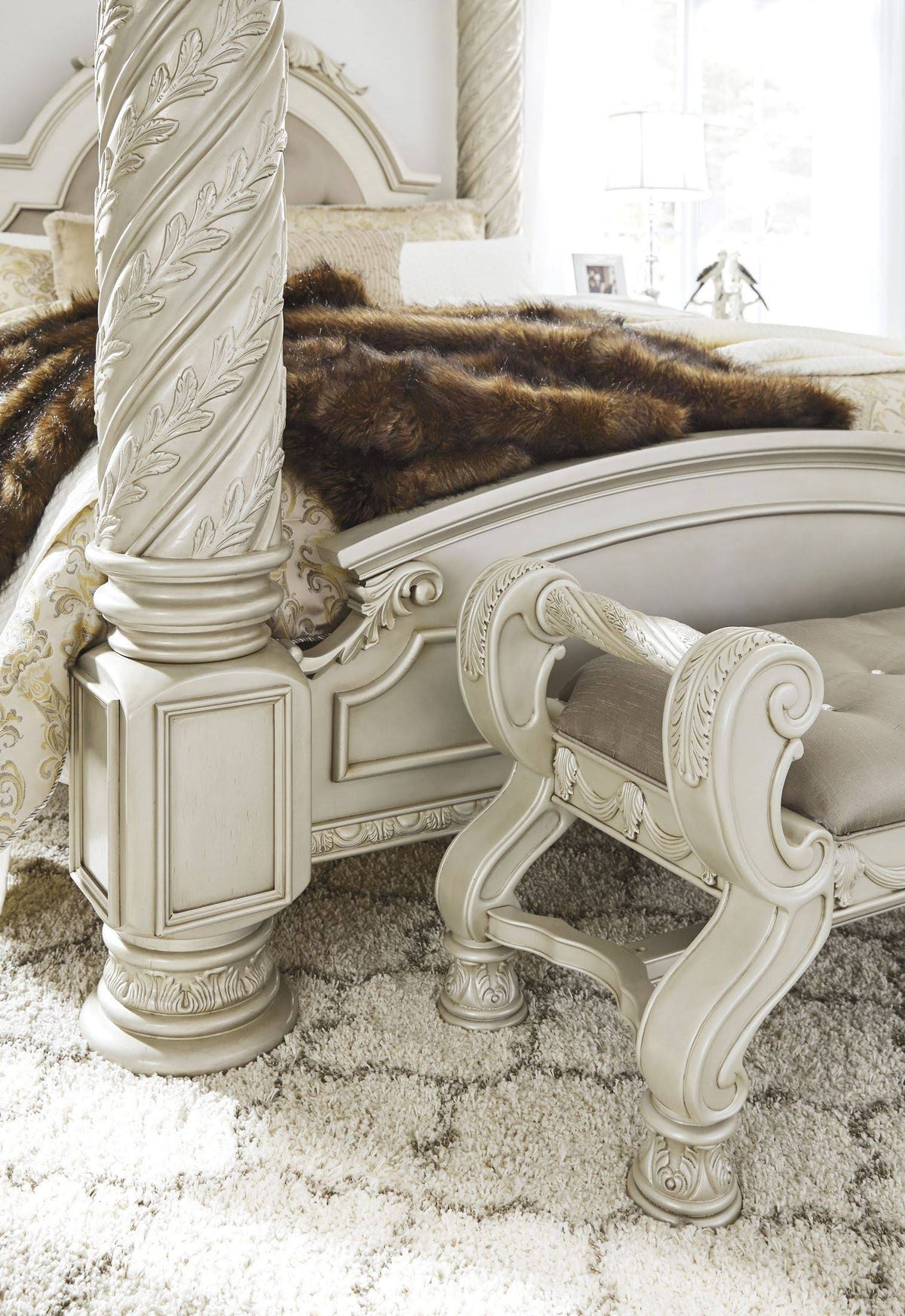King Canopy Bed U5476