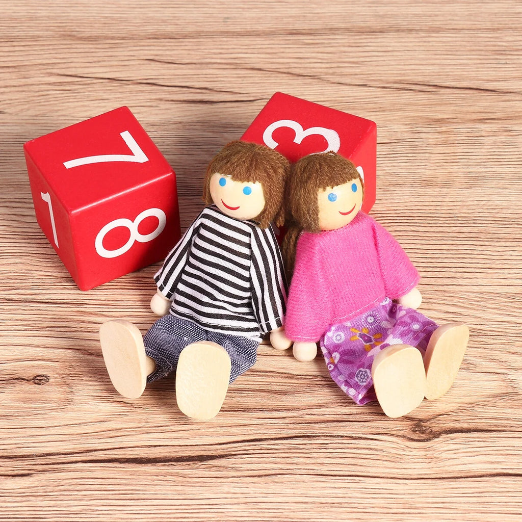 Wooden Dolls Playset Set of 7 People B1117