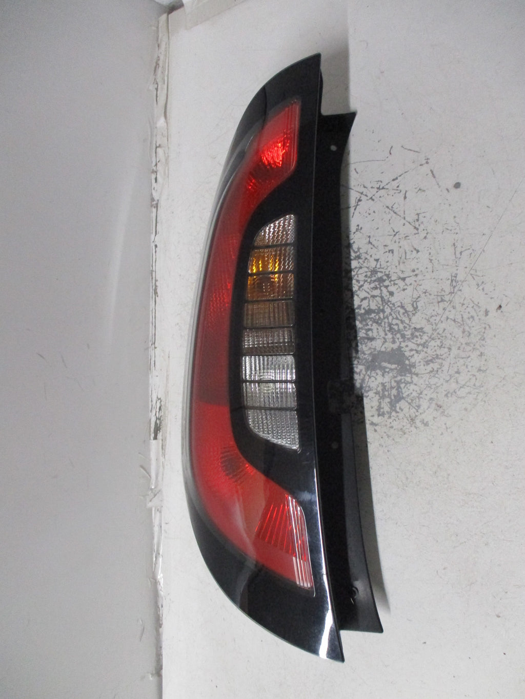 Pre-Owned Kia Soul Driver LH Tail Light Lamp L295