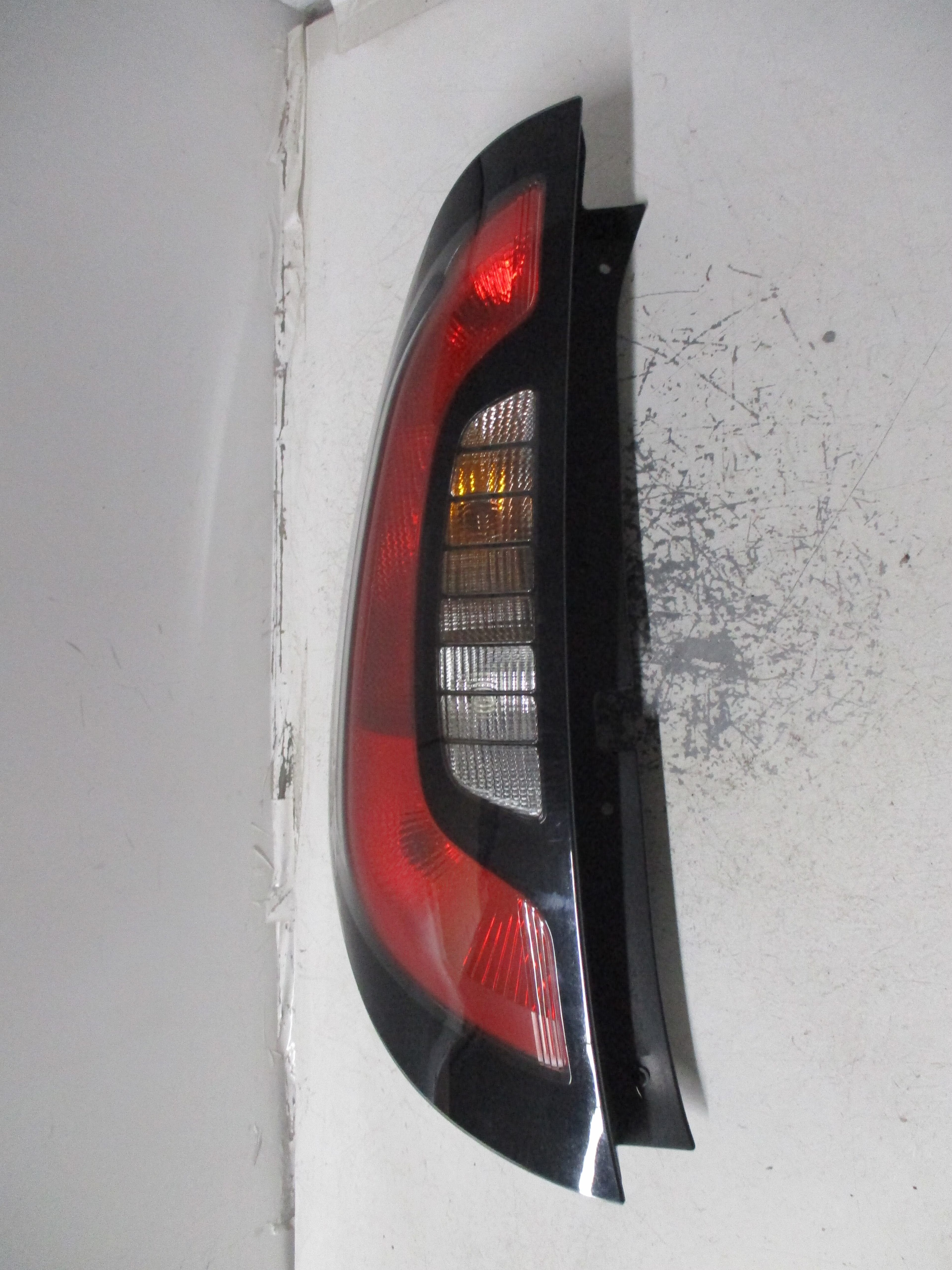 Pre-Owned Kia Soul Driver LH Tail Light Lamp L295