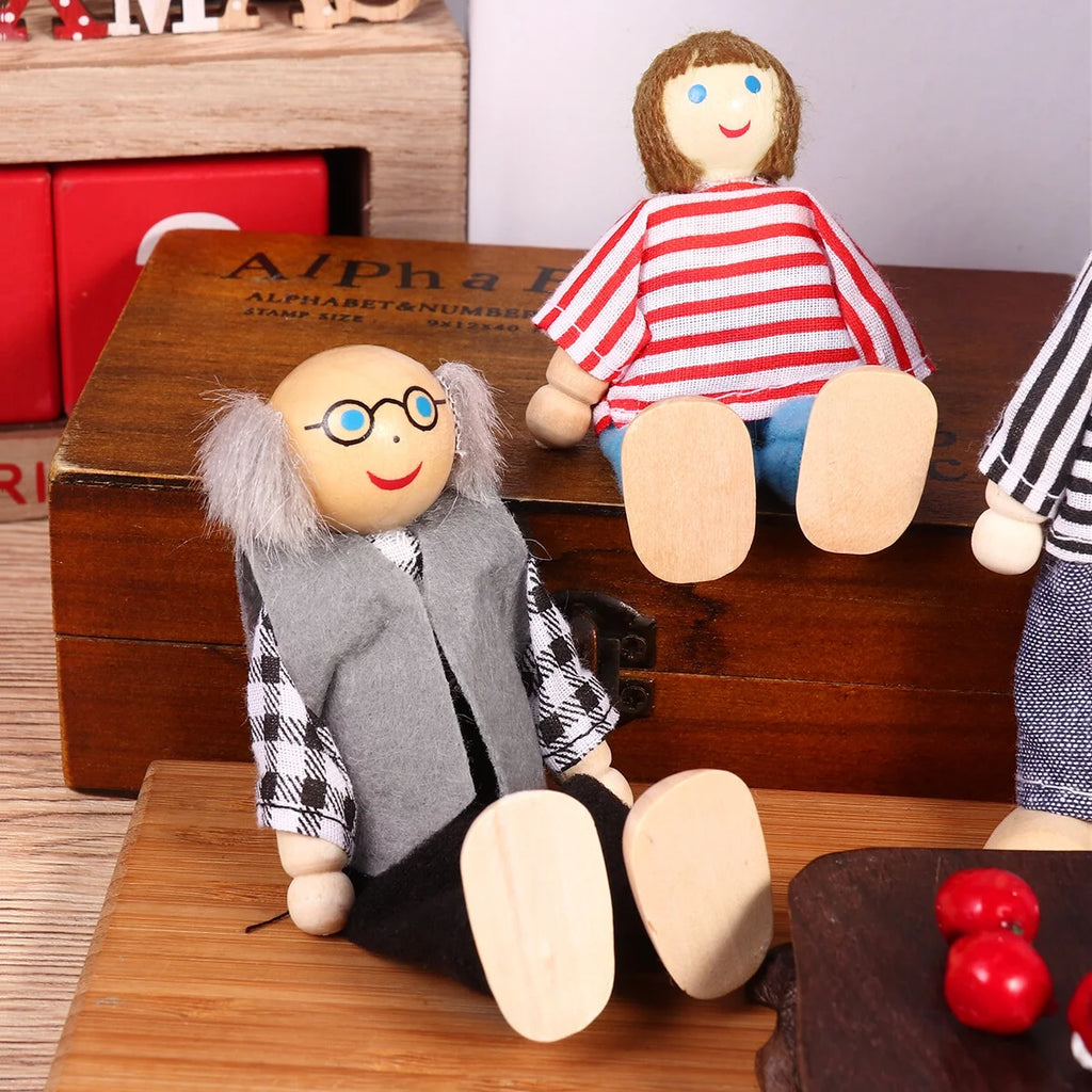 Wooden Dolls Playset Set of 7 People B1117