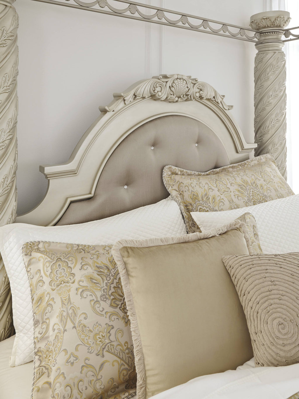 King Canopy Bed U5476