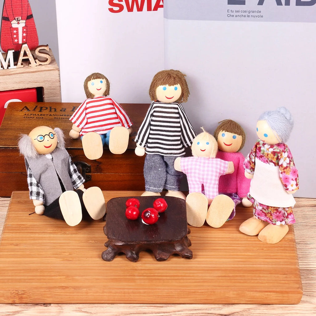 Wooden Dolls Playset Set of 7 People B1117